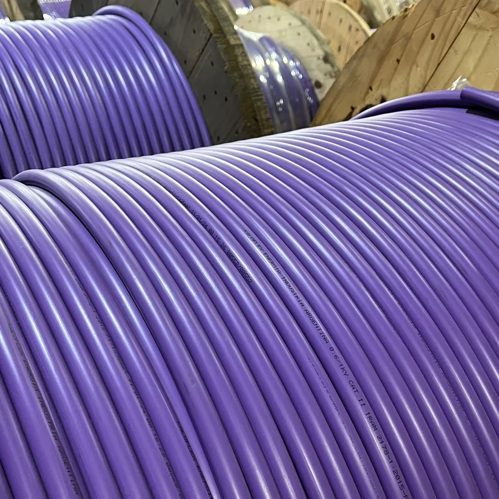 Cable violeta Kaloflex Energía con su impresión, en el carrete
